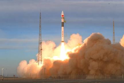 中部第一城，何以卡位“第三极”？