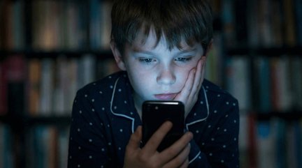 10后成了「AI原住民」，他们不用搜索，只会问AI